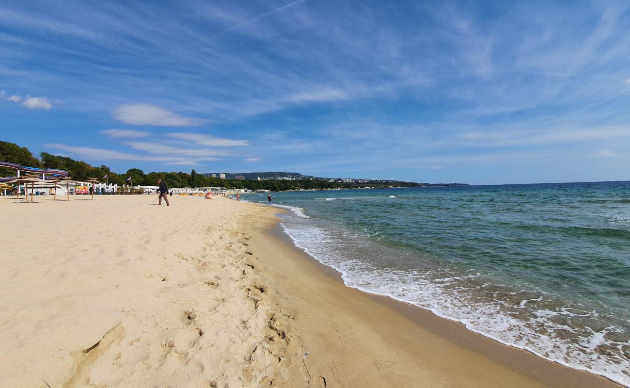 Фото Varna beach с белый песок поверхностью