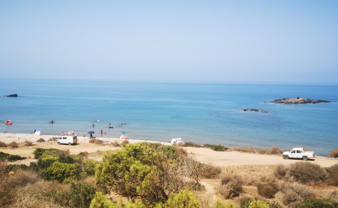 Фото Adjroud beach с песок с камнями поверхностью