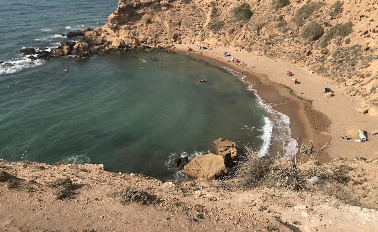 Фото Plage La Fontaine с темный песок поверхностью