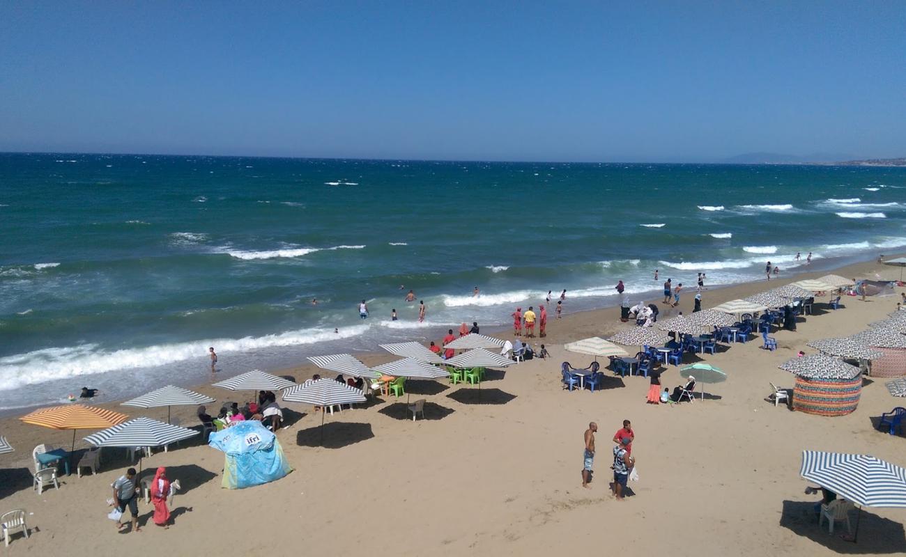 Фото Plage de Boumerdes с светлый песок поверхностью