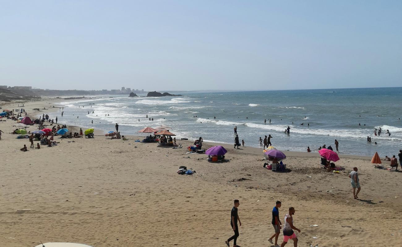 Фото Plage de Boumerdes с светлый песок поверхностью