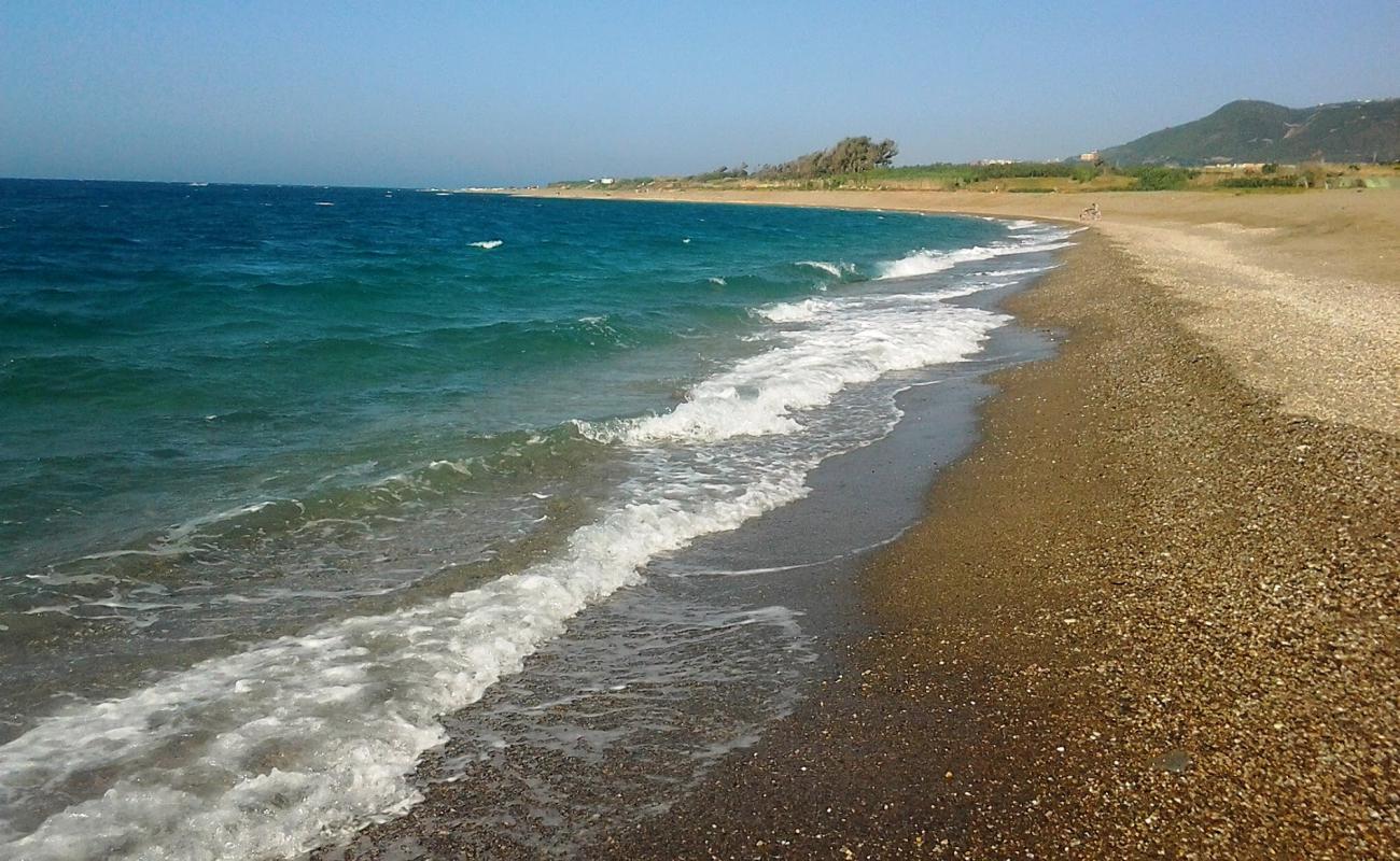 Фото Plage de sahel bouberak с белая чистая галька поверхностью