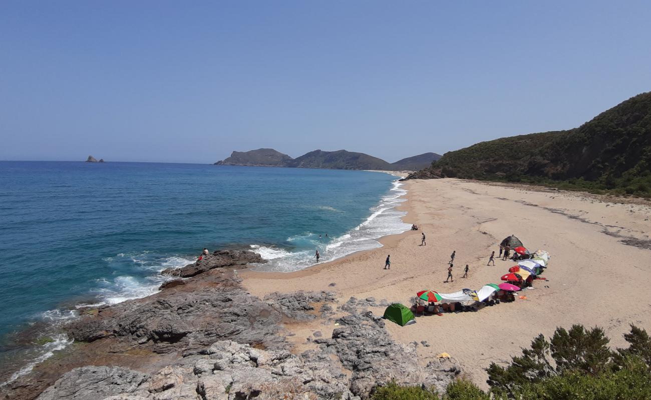 Фото Oued Bibi Beach с светлый песок поверхностью