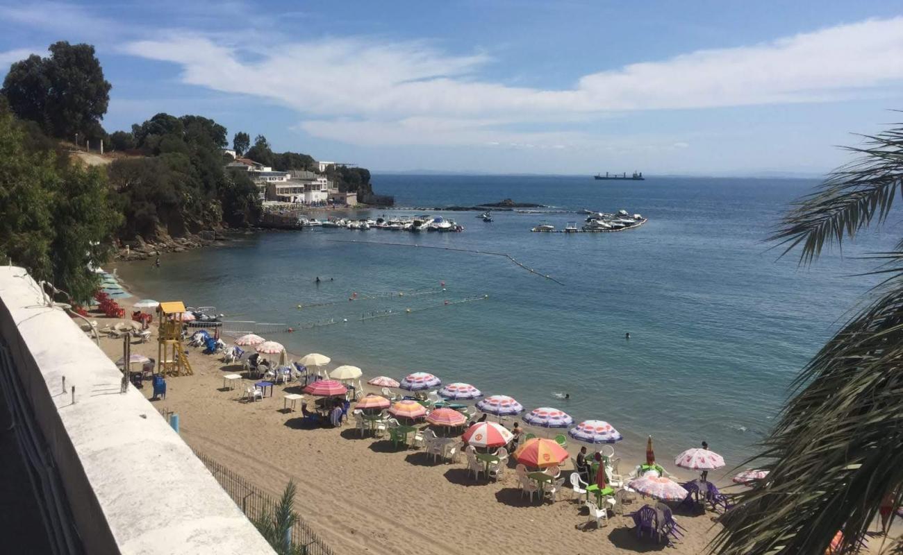 Фото shaty almnzr aljmylPlage du Belvedere с светлый песок поверхностью