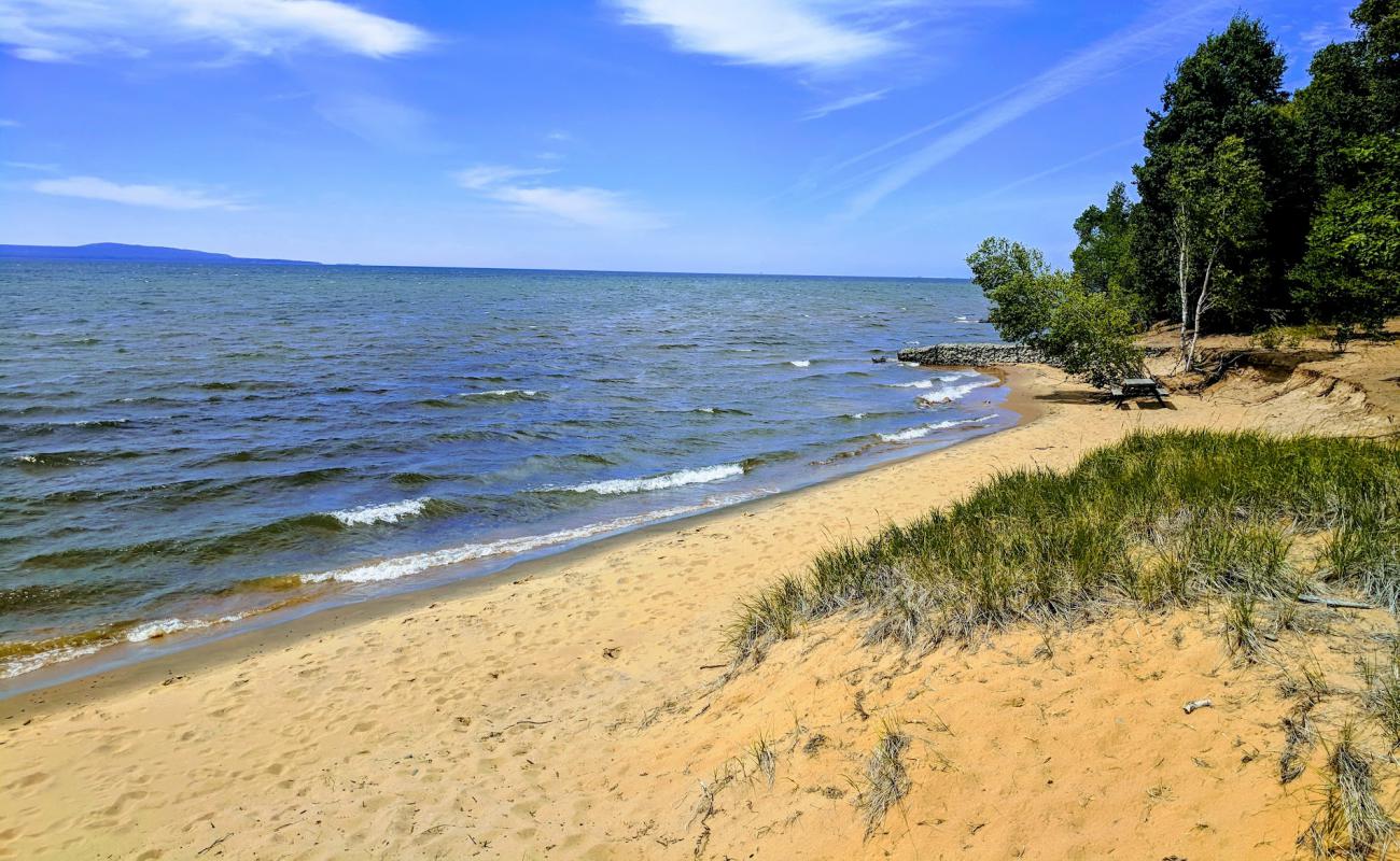 Фото Pointe Des Chenes Beach с светлый песок поверхностью