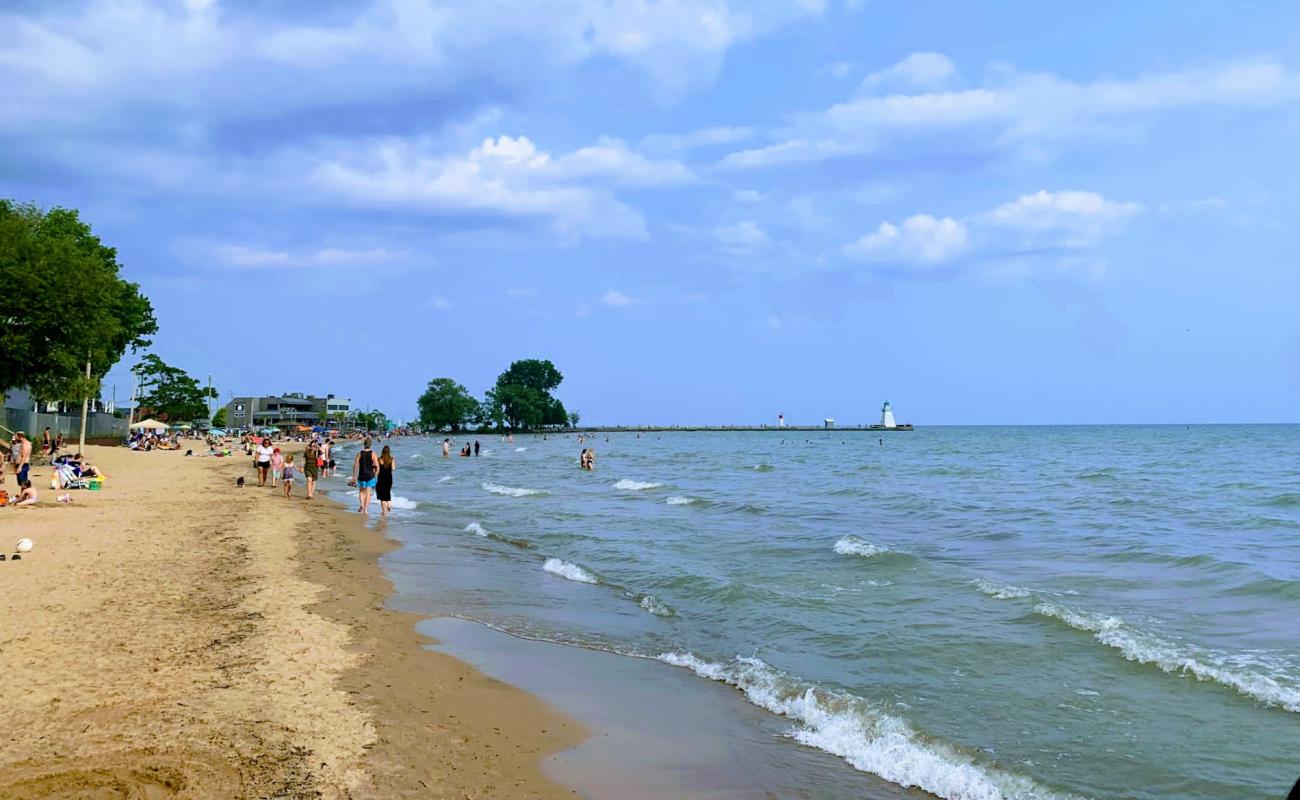 Фото Port Dover Beach с светлый песок поверхностью