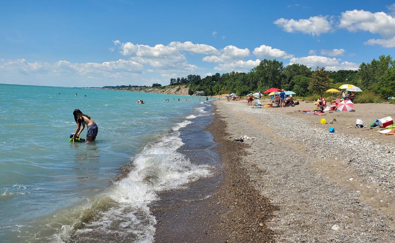 Фото Port Bruce Beach (Dubs Beach) с песок с галькой поверхностью