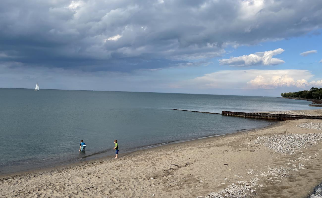 Фото Canatara Beach с светлый песок поверхностью