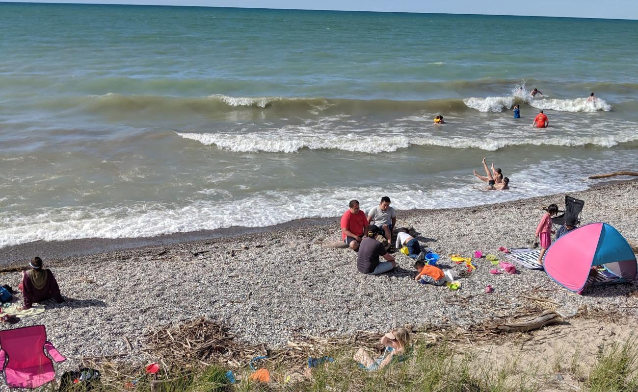 Фото Burley Beach с песок с камнями поверхностью