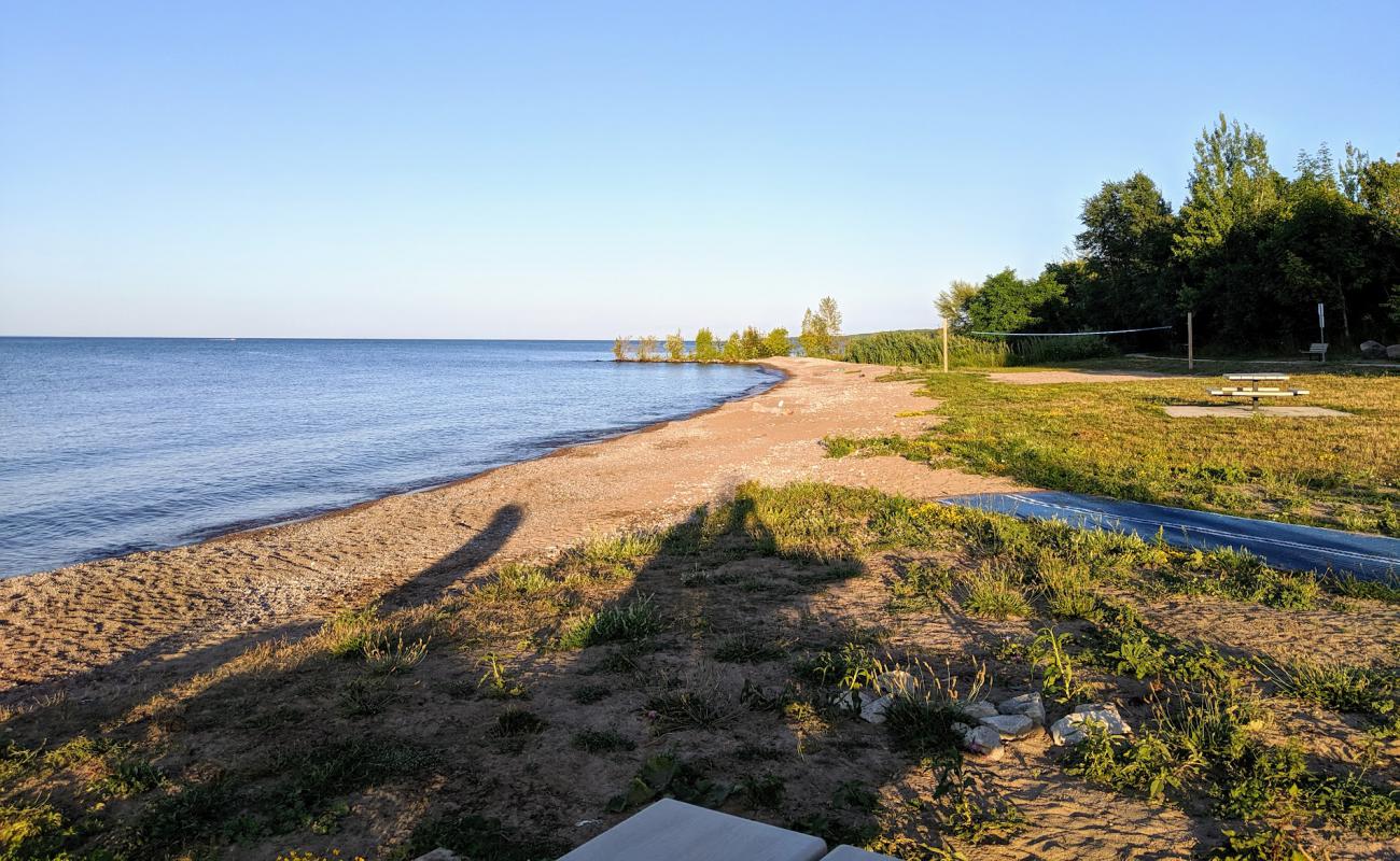 Фото David Johnston Park с светлый песок поверхностью