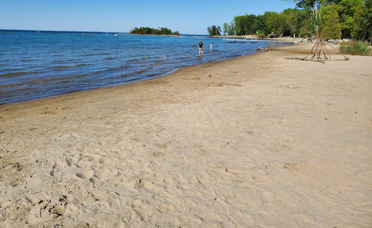 Фото Christie Beach с светлый песок поверхностью