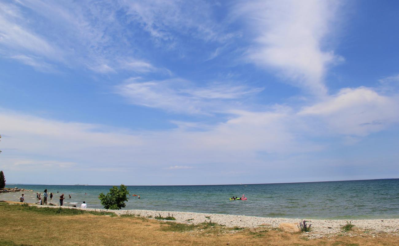 Фото Sunset Point Beach с трава поверхностью