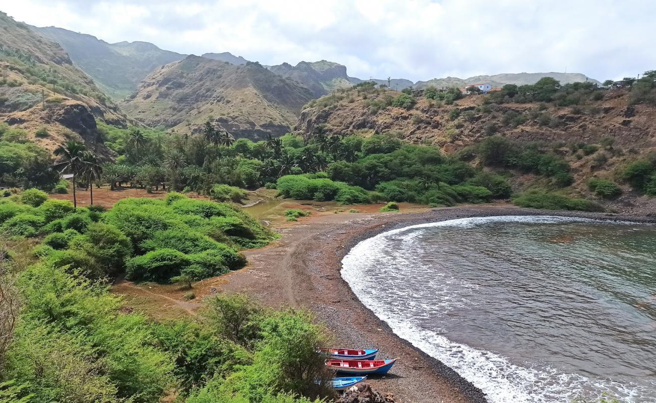 Фото Porto Formoso Beach с песок с галькой поверхностью