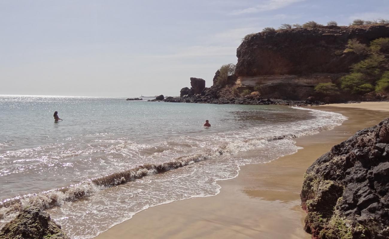 Фото Praia de Portinho с светлый песок поверхностью