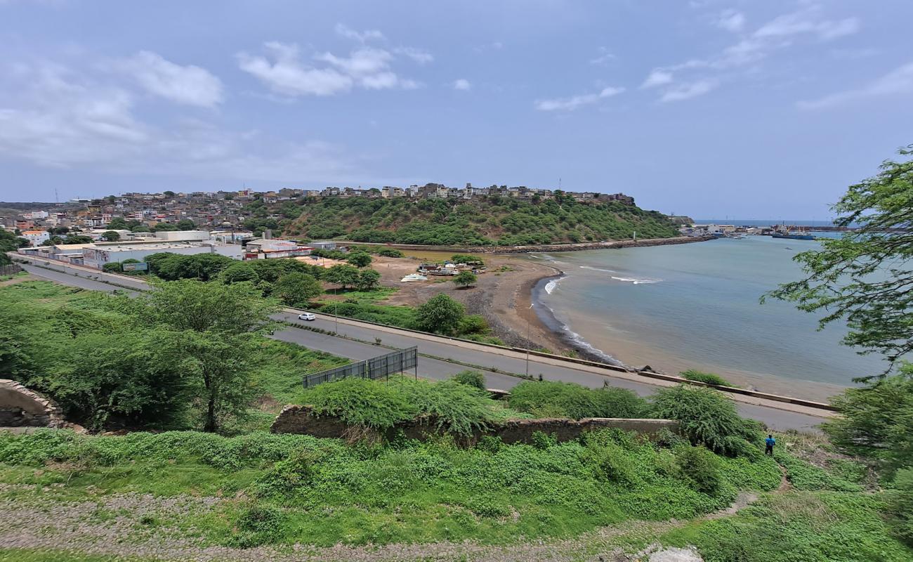 Фото Praia Negra с песок с галькой поверхностью