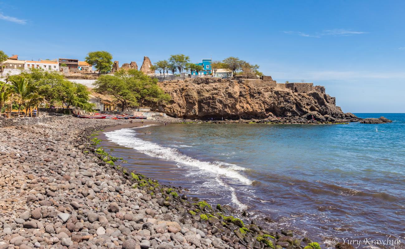 Фото Praia Cidade Velha с серая галька поверхностью