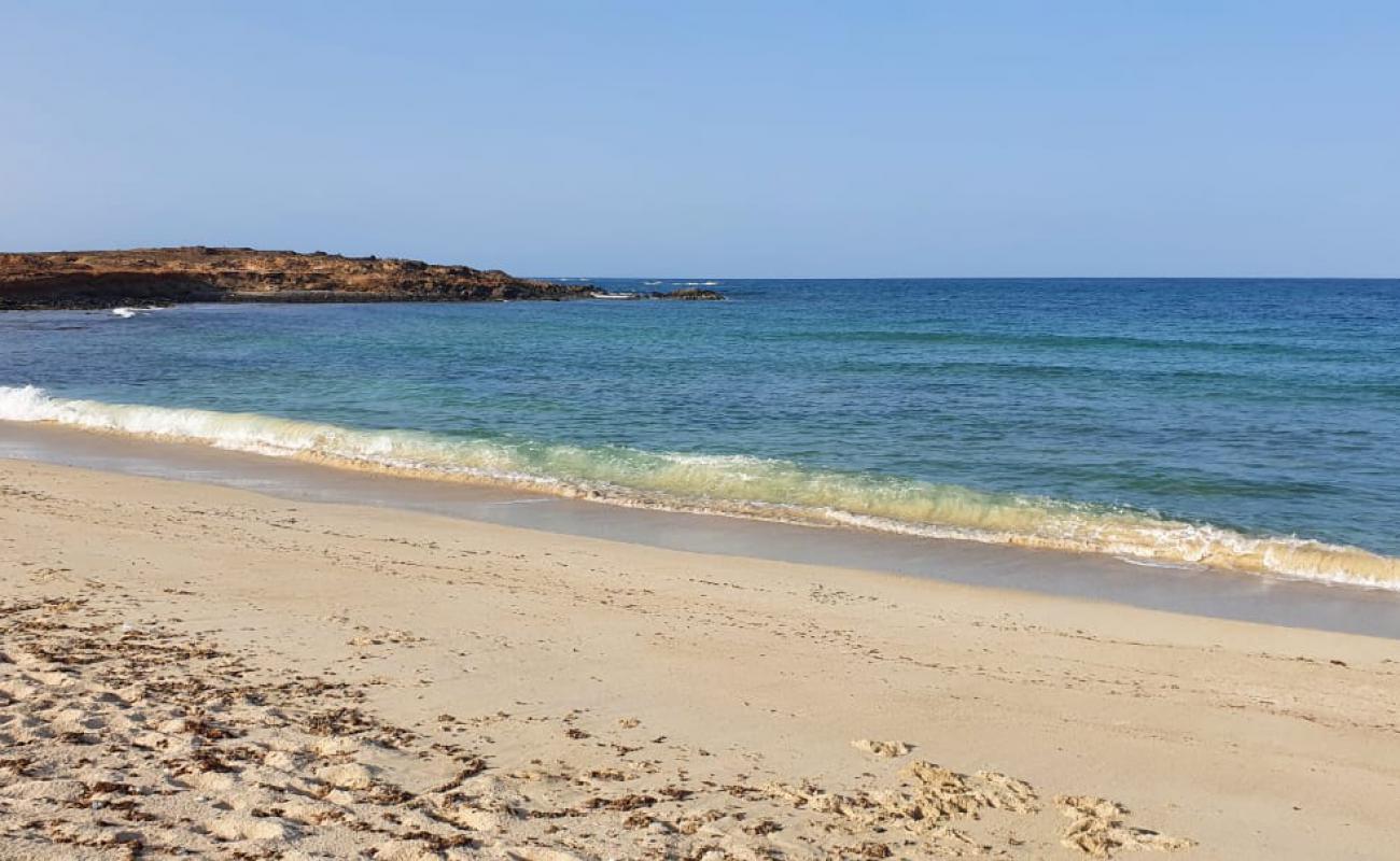 Фото Praia das Gatas с песок с галькой поверхностью