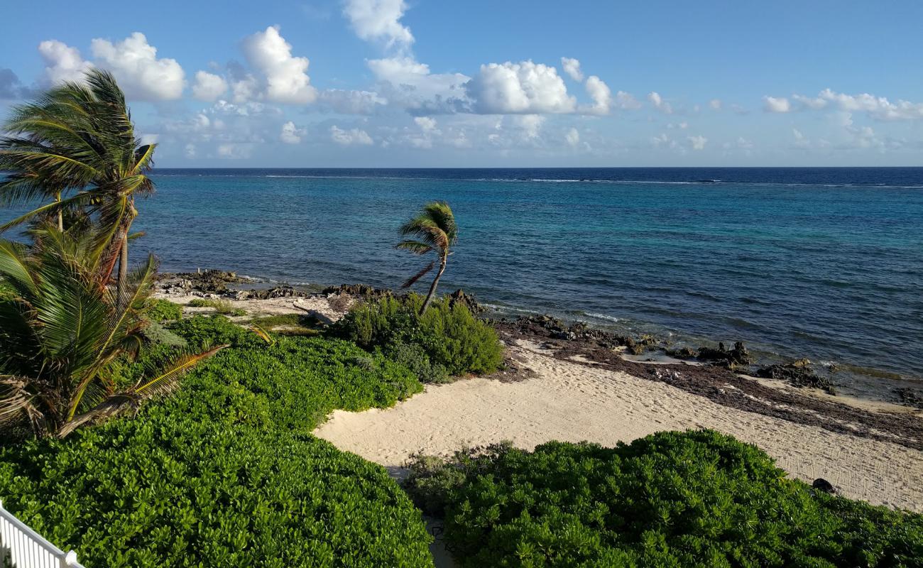 Фото Caiman Kai beach с светлый песок поверхностью