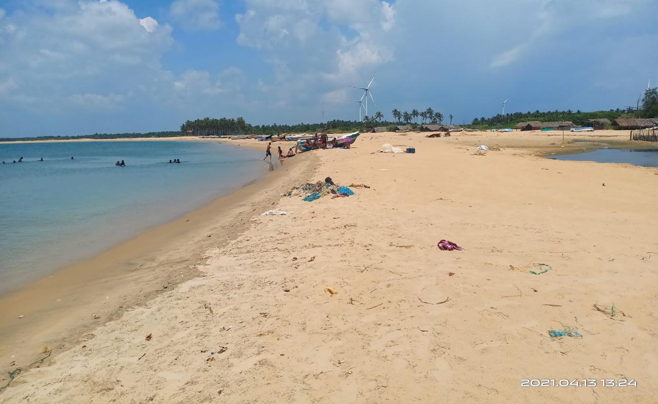 Фото Kudawa Beach с светлый песок поверхностью