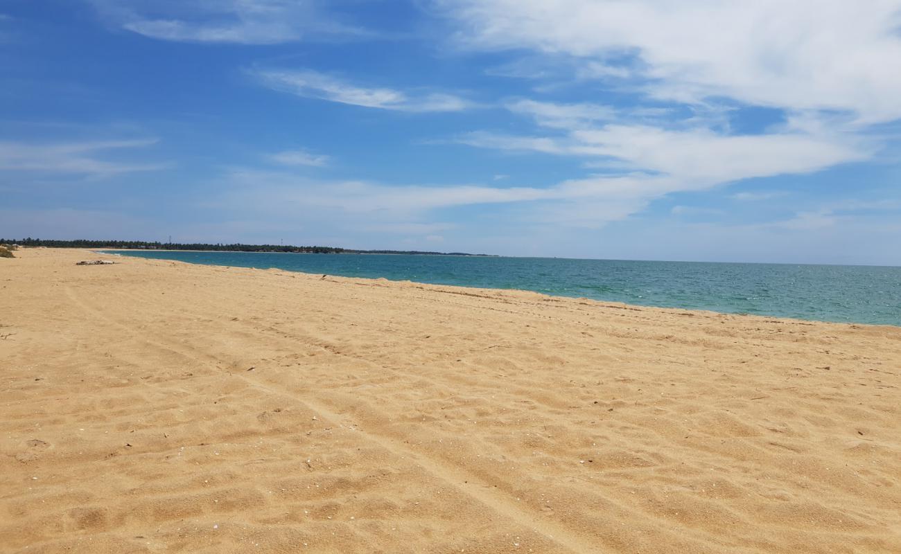 Фото Kalpitiya Beach с светлый песок поверхностью