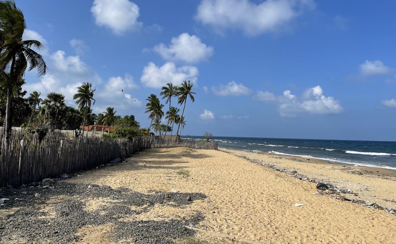 Фото Moorkkam Beach с светлый песок поверхностью