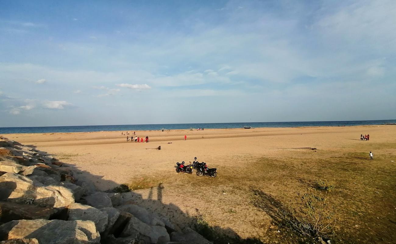 Фото Palamunai Beach с светлый песок поверхностью