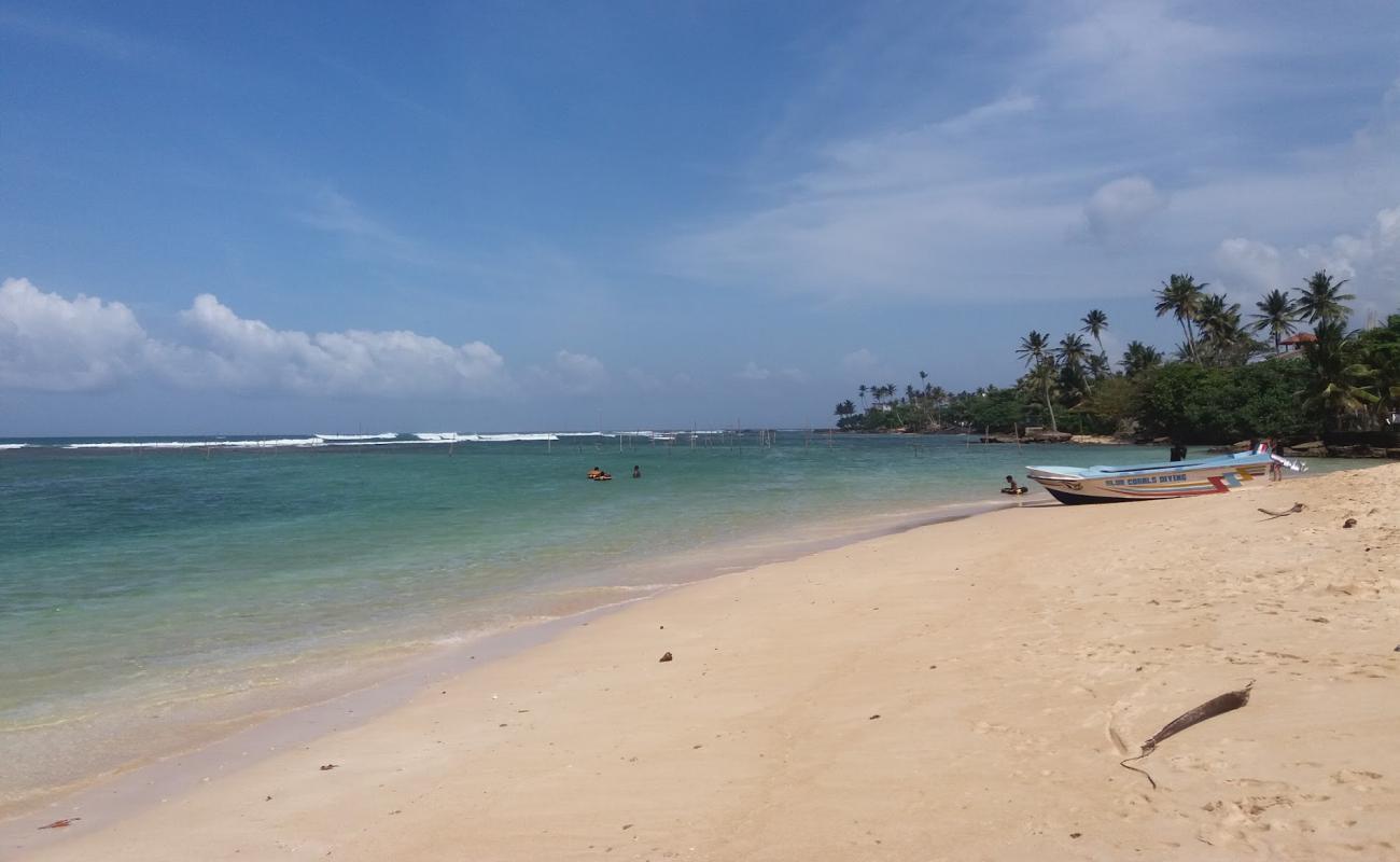 Фото Polhena Beach с светлый песок поверхностью