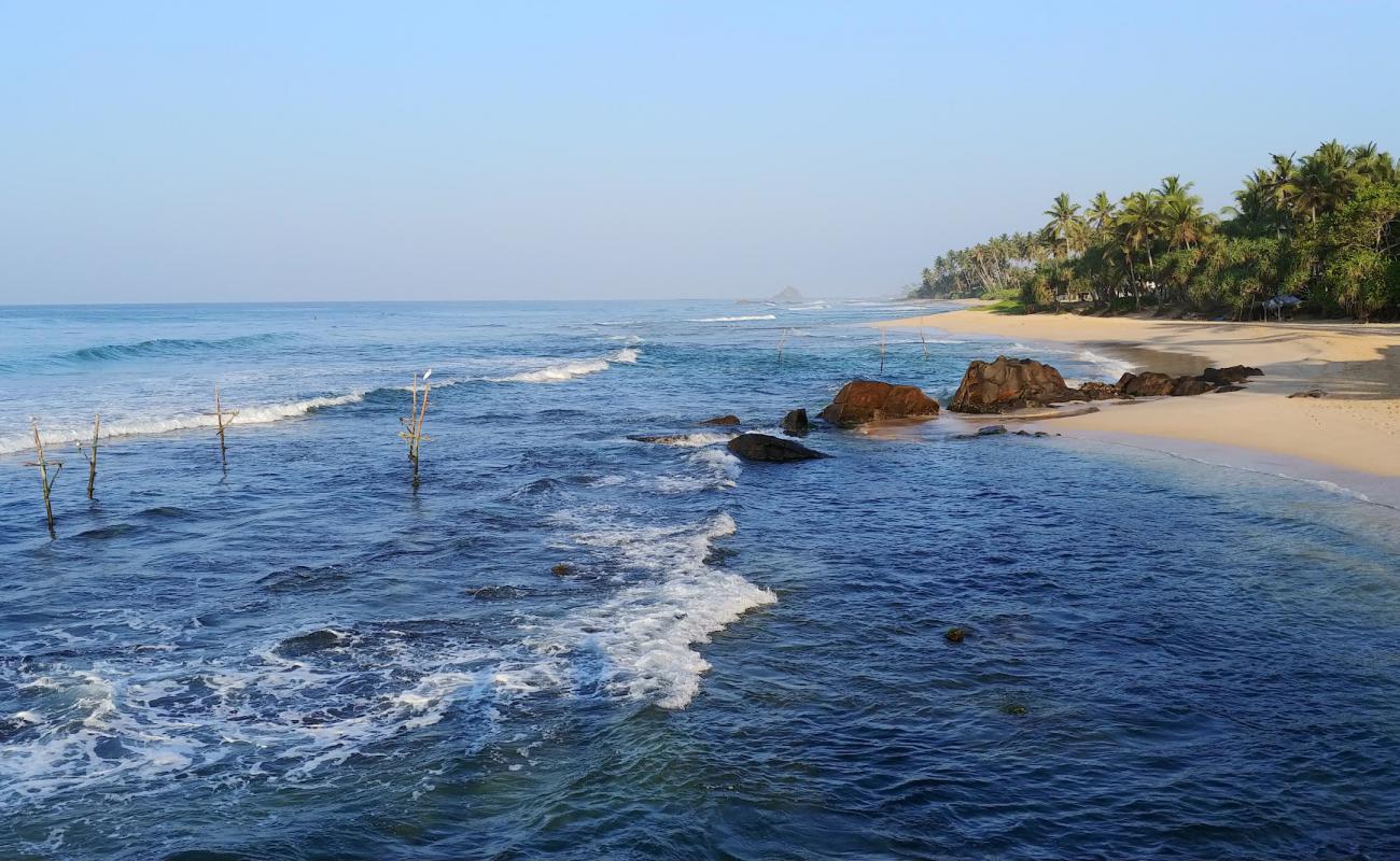 Фото Coconut Beach с песок с камнями поверхностью