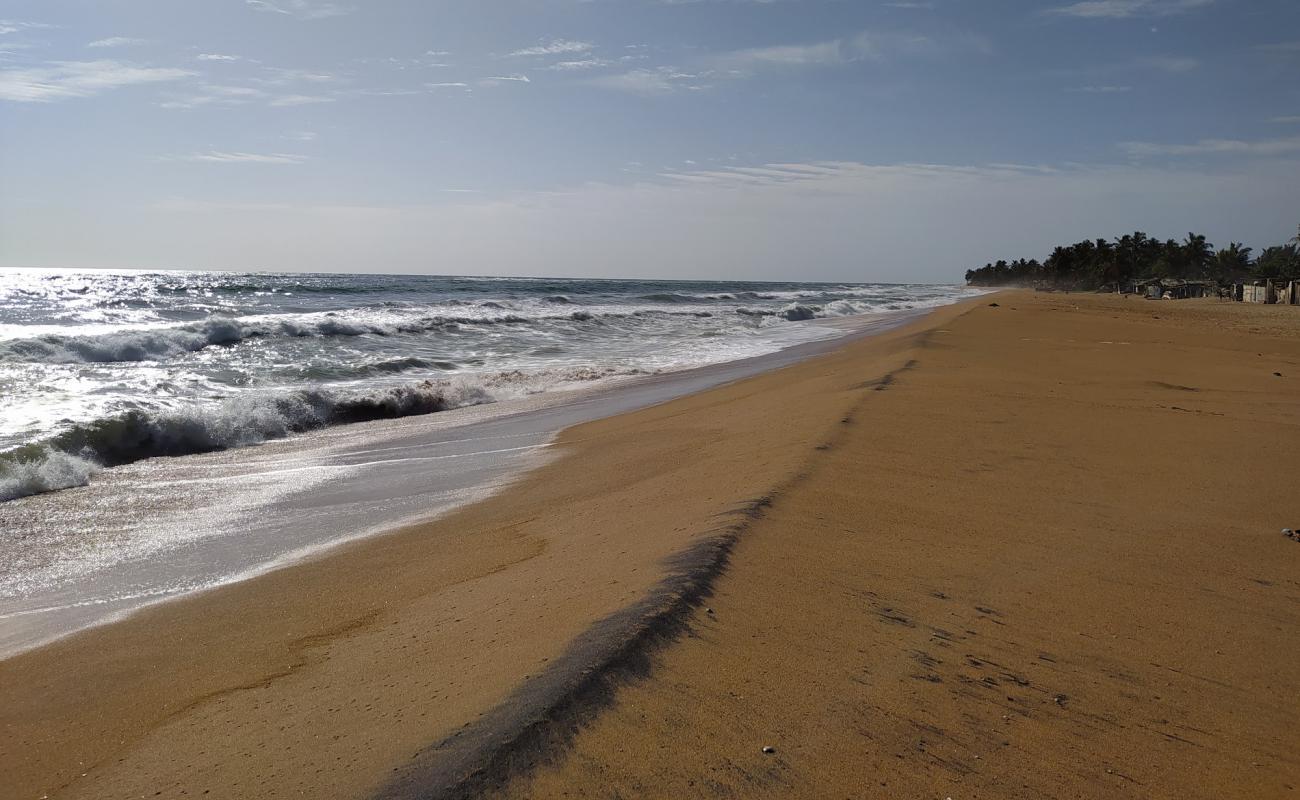 Фото Rathmalana Beach с светлый песок поверхностью