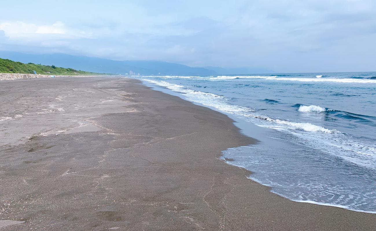 Фото Guishan Island Beach с серый песок поверхностью