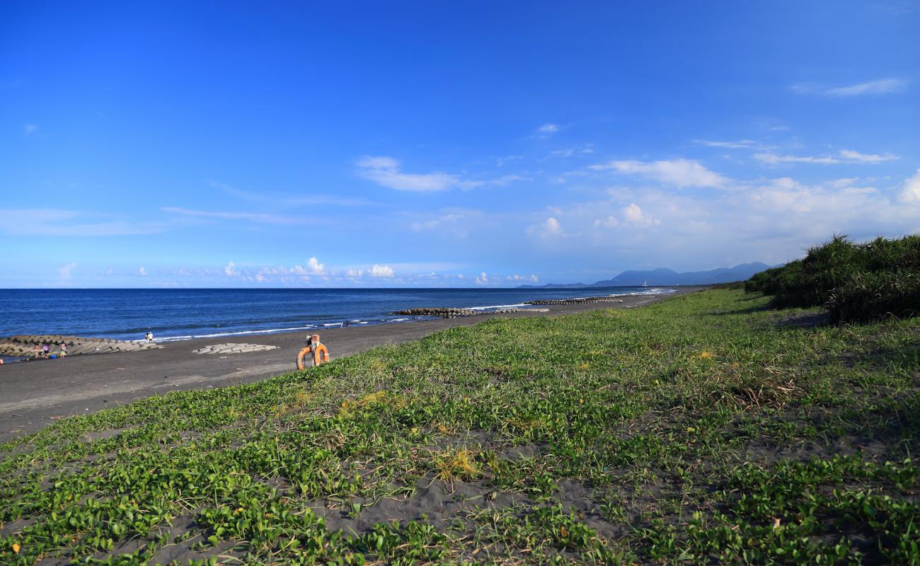 Фото Yongzhen Recreation Area Beach с серый песок поверхностью