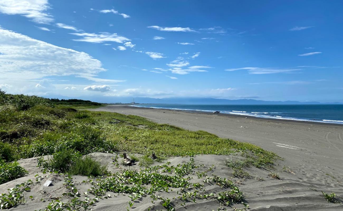 Фото Wuweigang Beach с песок с камнями поверхностью