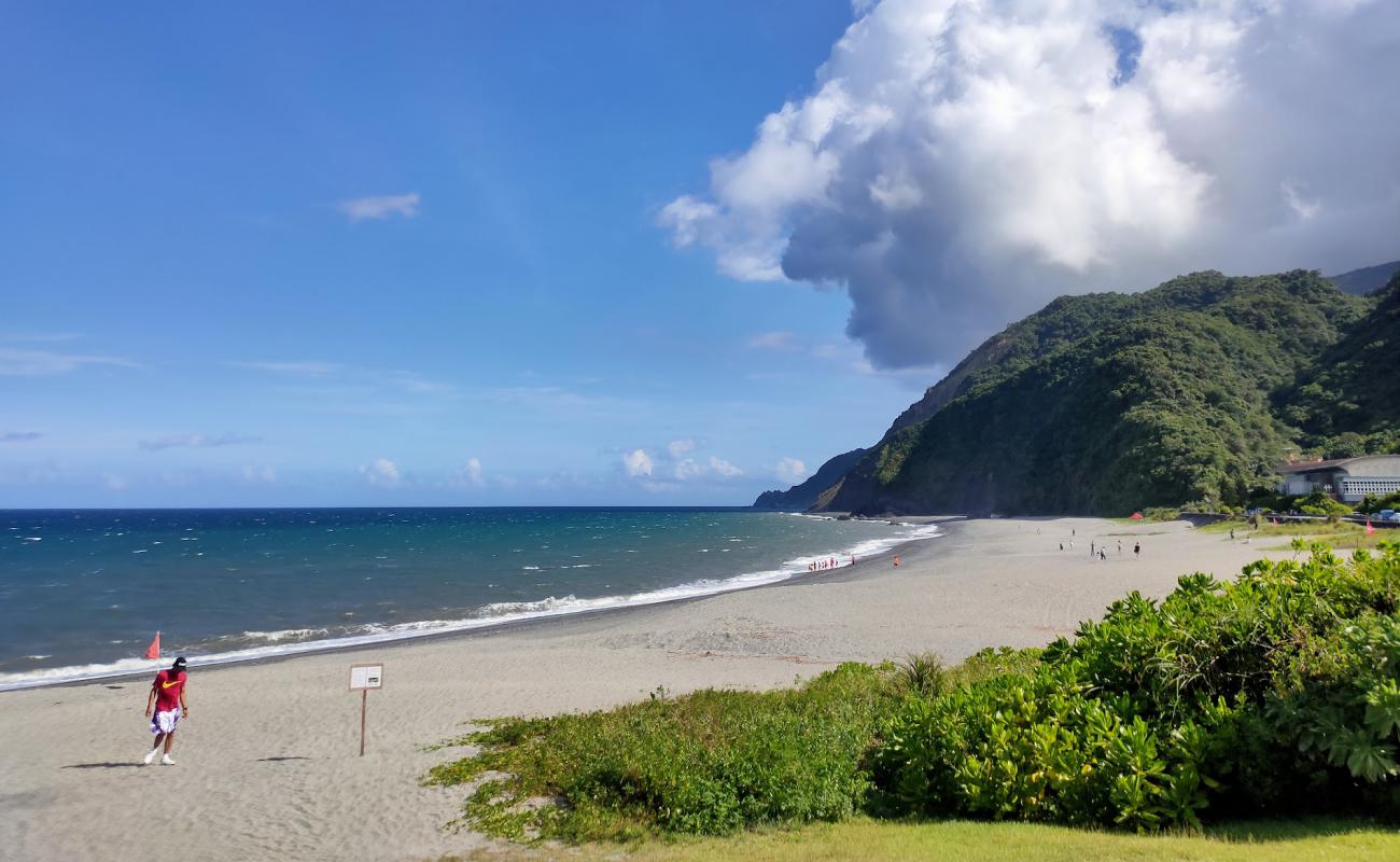 Фото Neipi Beach с серая чистая галька поверхностью