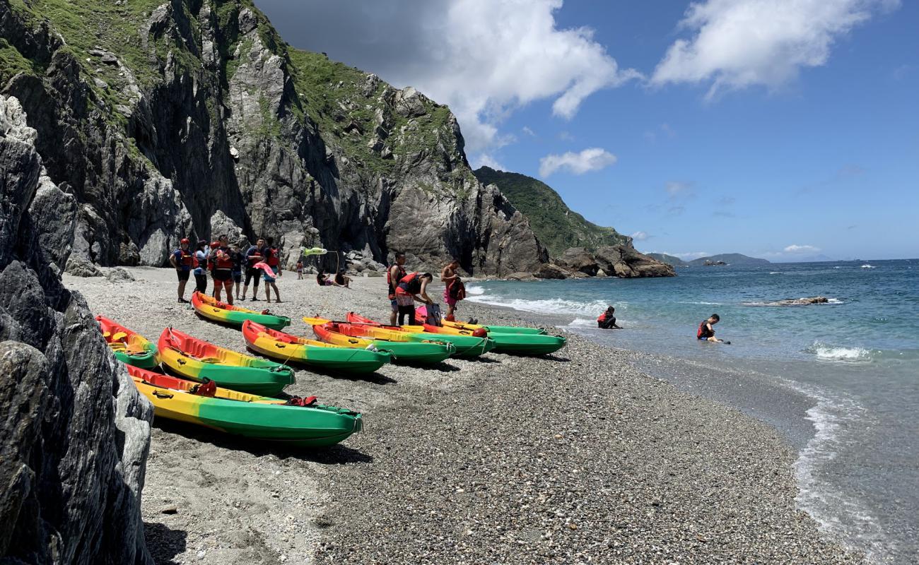 Фото Wuyanjiao Beach с серая чистая галька поверхностью