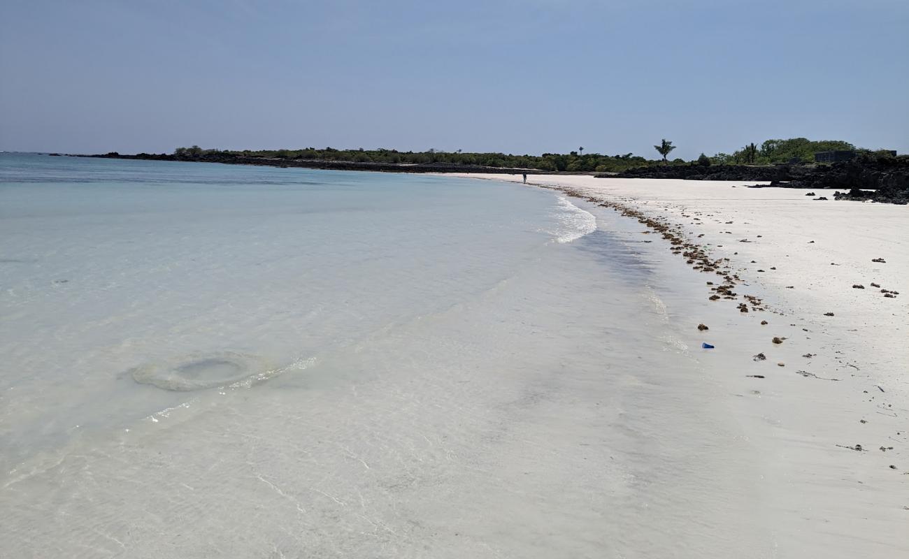 Фото Sada Beach с белый песок поверхностью