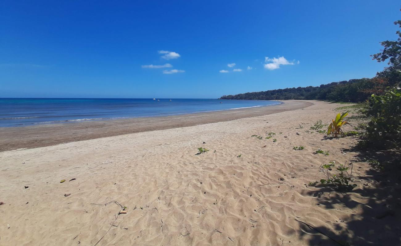 Фото Mtsanga Foumbouni Beach с светлый песок поверхностью