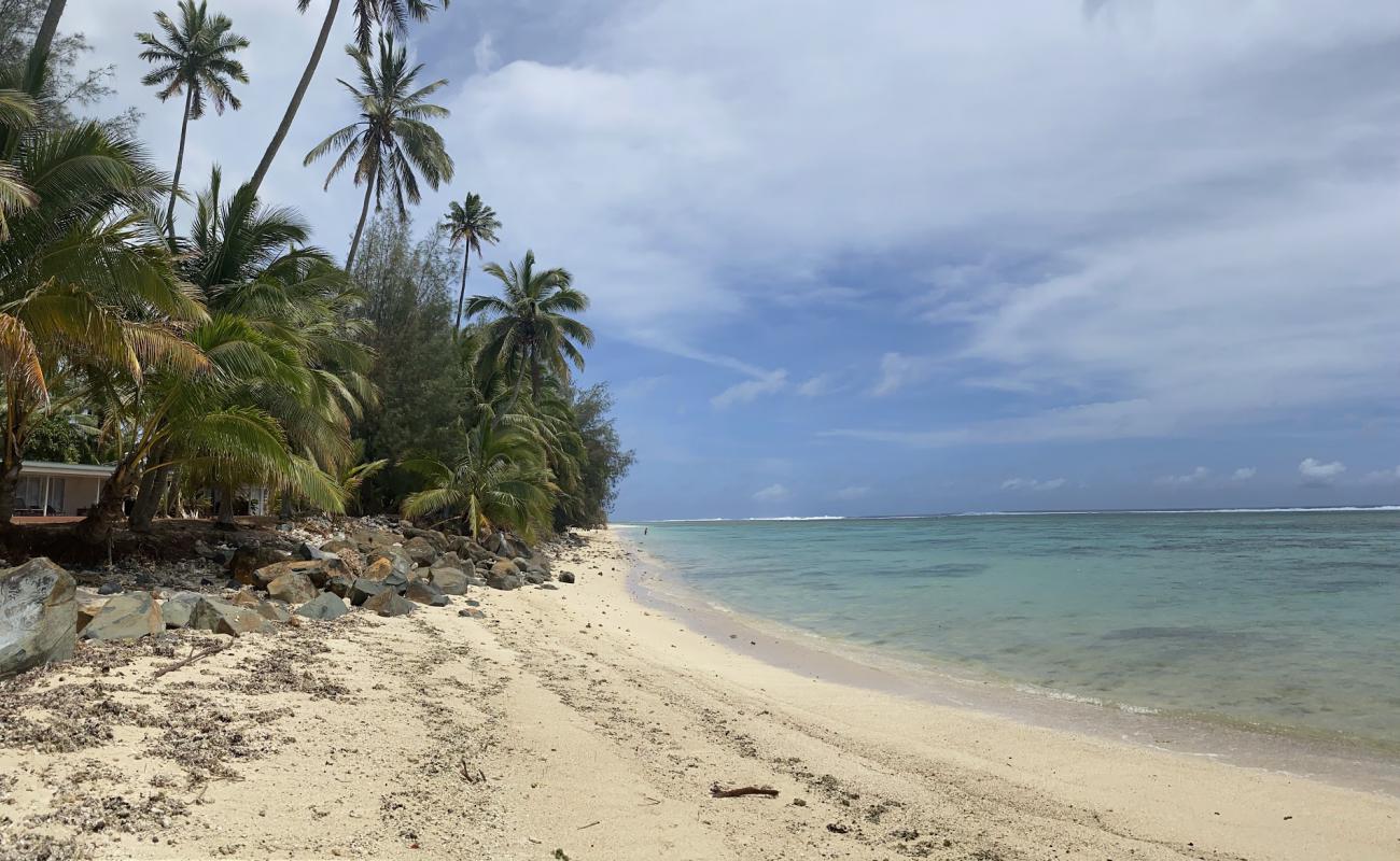 Фото Aroa Beach с светлый песок поверхностью