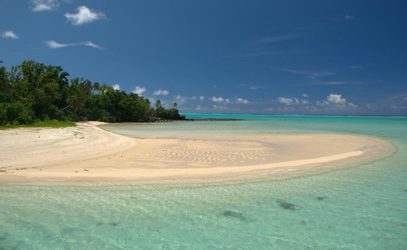 Фото Moturakau Beach с светлый песок поверхностью