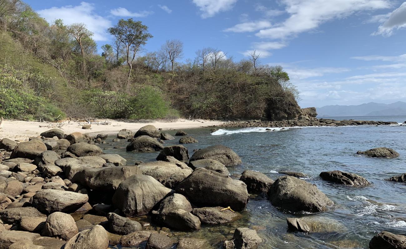 Фото Chinita beach с песок с галькой поверхностью