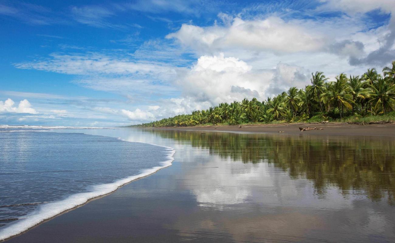 Фото Playa Palo Seco с серый песок поверхностью