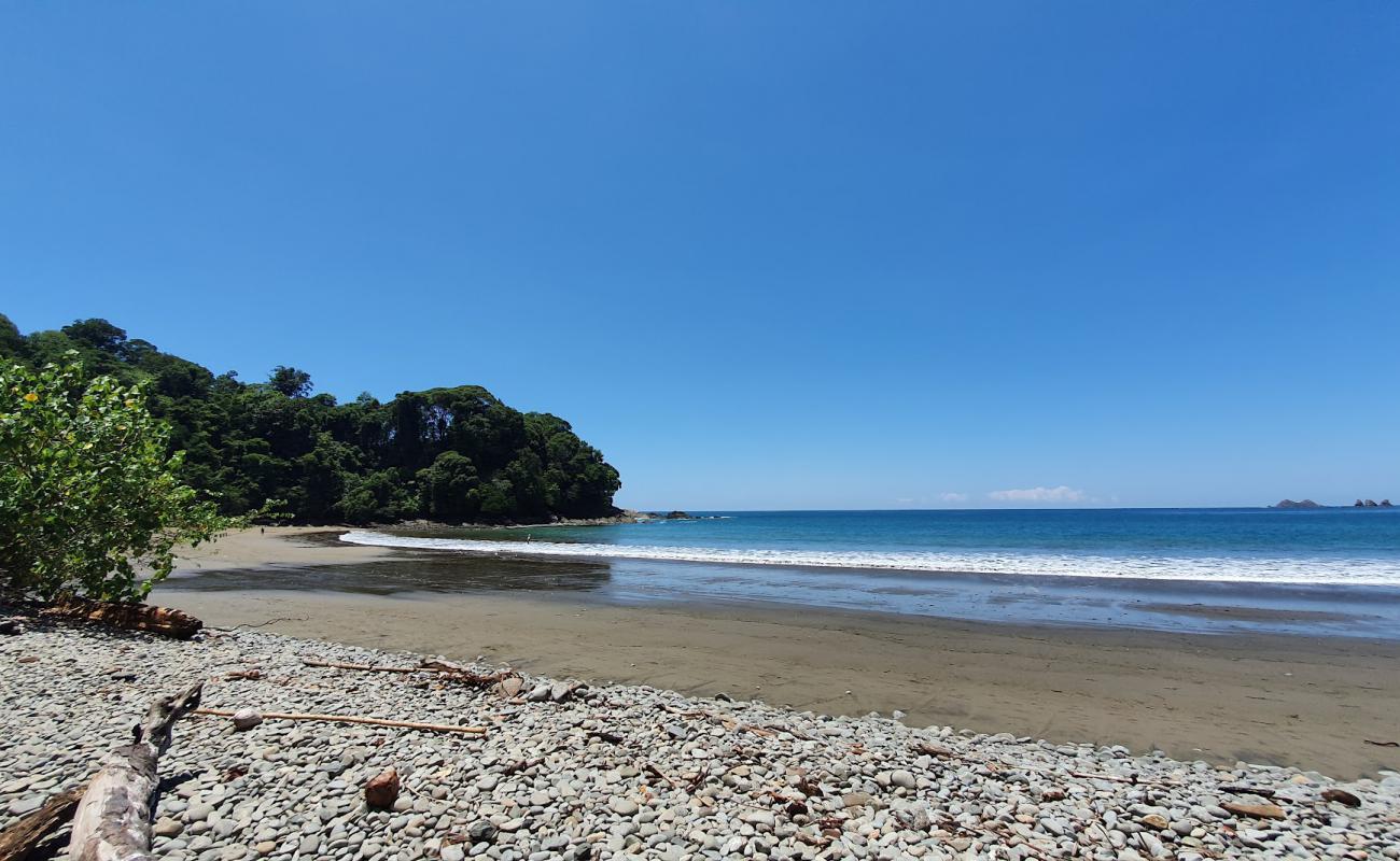 Фото Playa Pinuelas с песок с галькой поверхностью