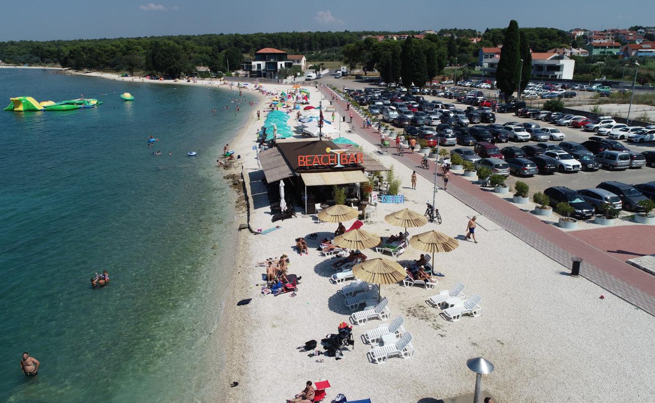 Фото Stara Fazana beach с белая чистая галька поверхностью