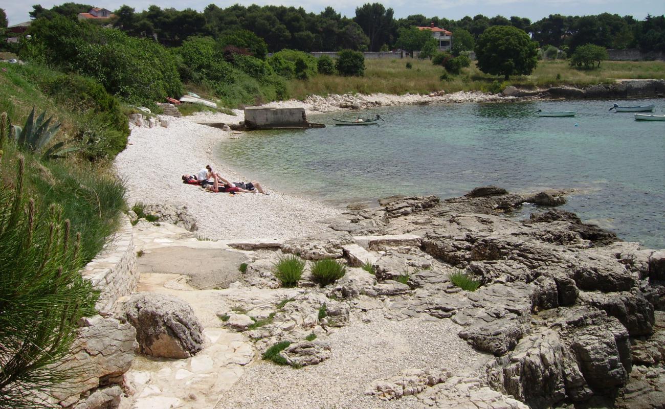 Фото Zelenika beach с светлая галька поверхностью