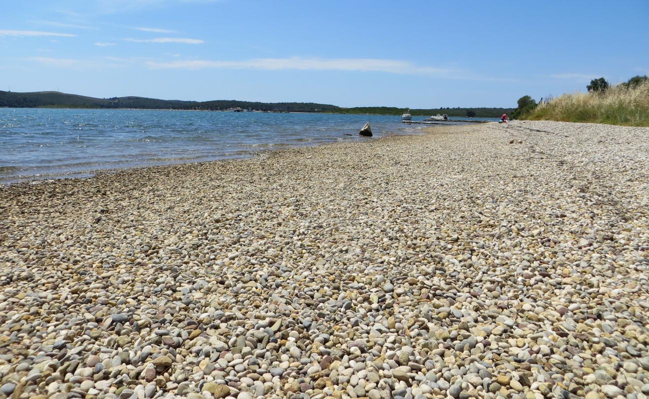 Фото Mukalba beach с белая чистая галька поверхностью