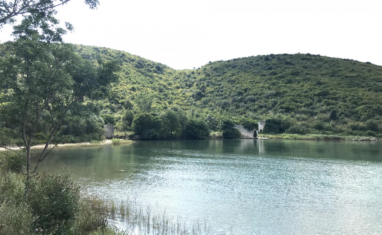 Фото Budava beach с камни поверхностью