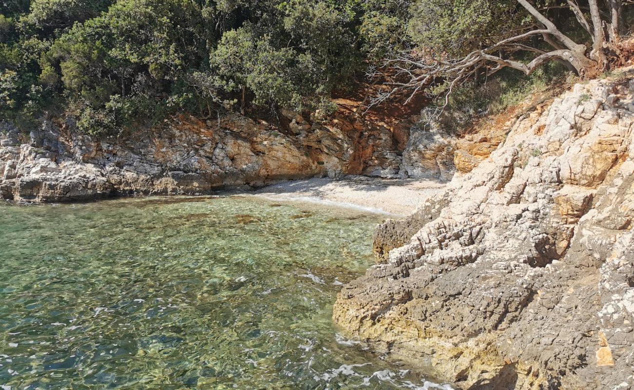 Фото Mali Portluk beach с белая чистая галька поверхностью