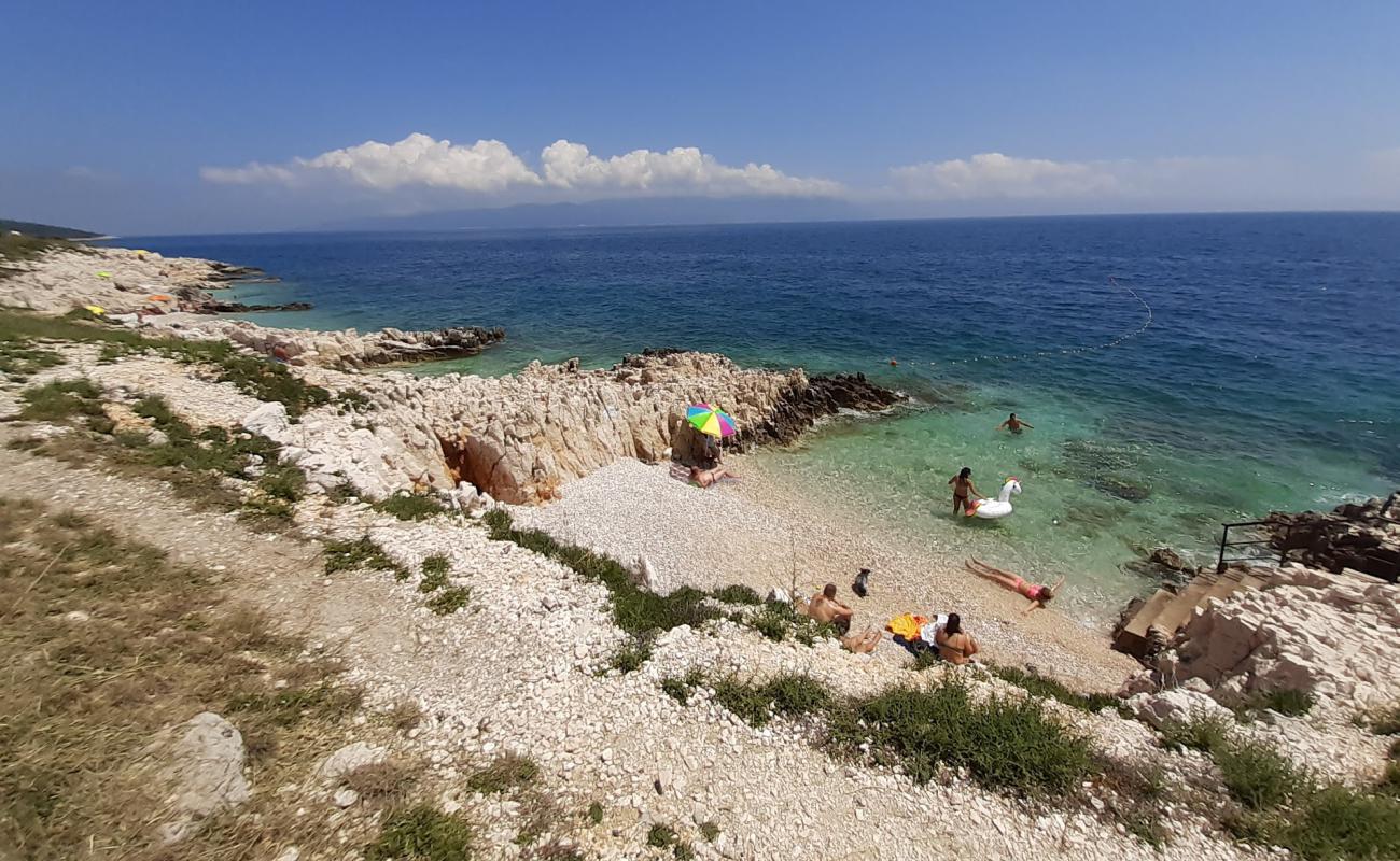 Фото Girandella beach II с белая галька поверхностью