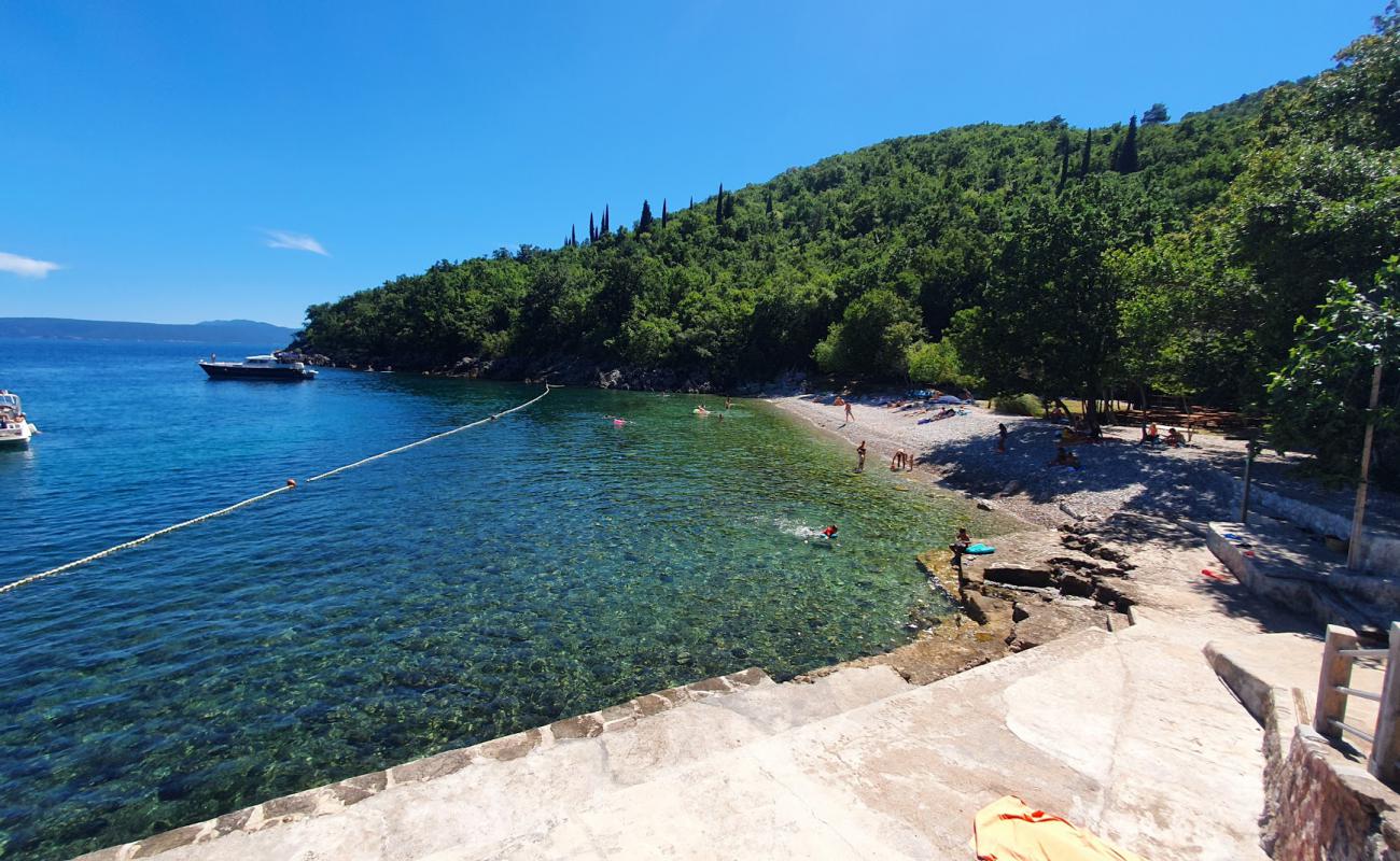 Фото Cesarova beach с светлая галька поверхностью