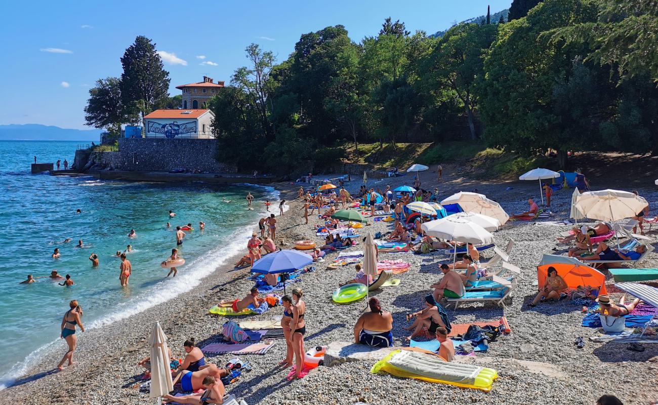 Фото Lovran beach с песок с галькой поверхностью