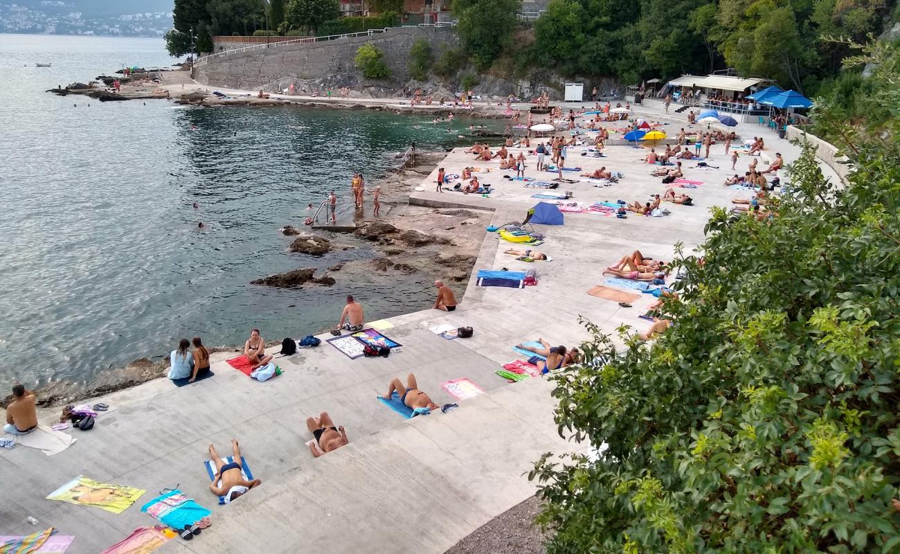 Фото Empeduja beach с белая чистая галька поверхностью